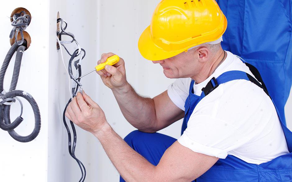 je recherche un électricien La Queue-en-Brie