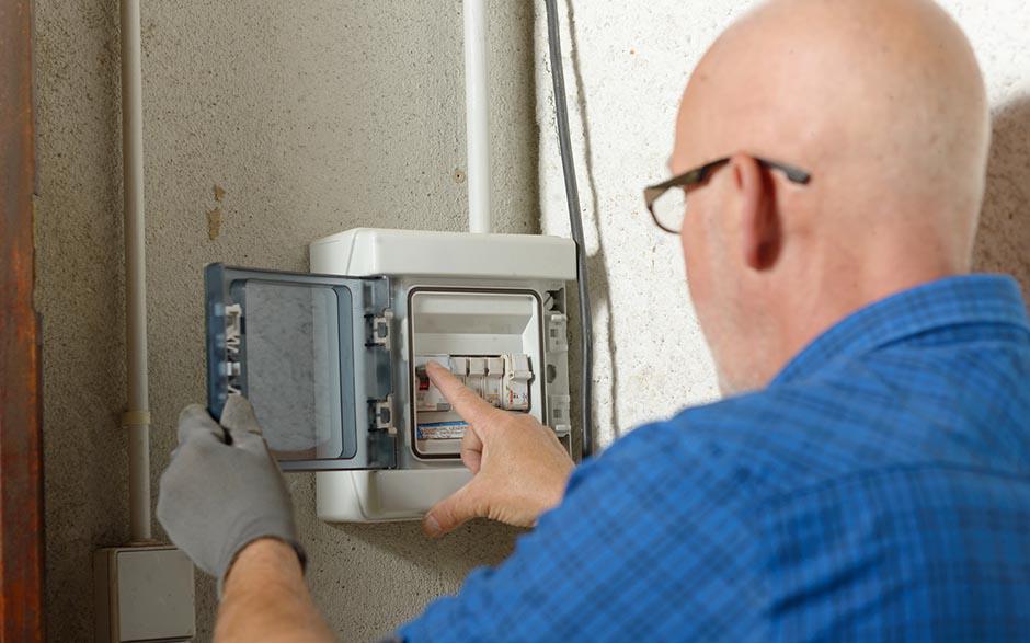 je recherche un électricien La Queue-en-Brie